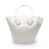 Bolso tote Basket Bottega Veneta en cuero blanco - vista detallada