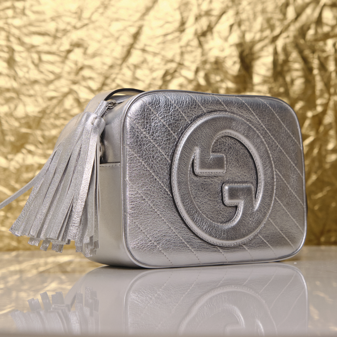Sac à bandoulière Gucci Blondie en cuir argenté - vue détaillée