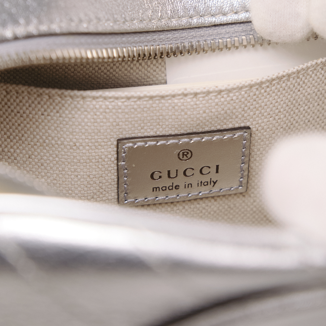 Sac à bandoulière Gucci Blondie en cuir argenté - vue détaillée