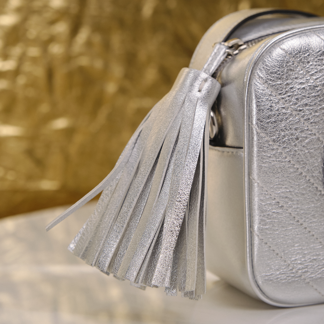 Sac à bandoulière Gucci Blondie en cuir argenté - vue détaillée