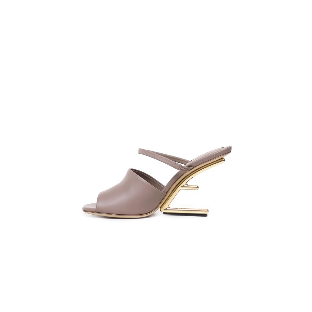 Sandales à talon haut Fendi First en cuir taupe - vue détaillée