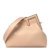 Sac Fendi First Medium en cuir rose poudré