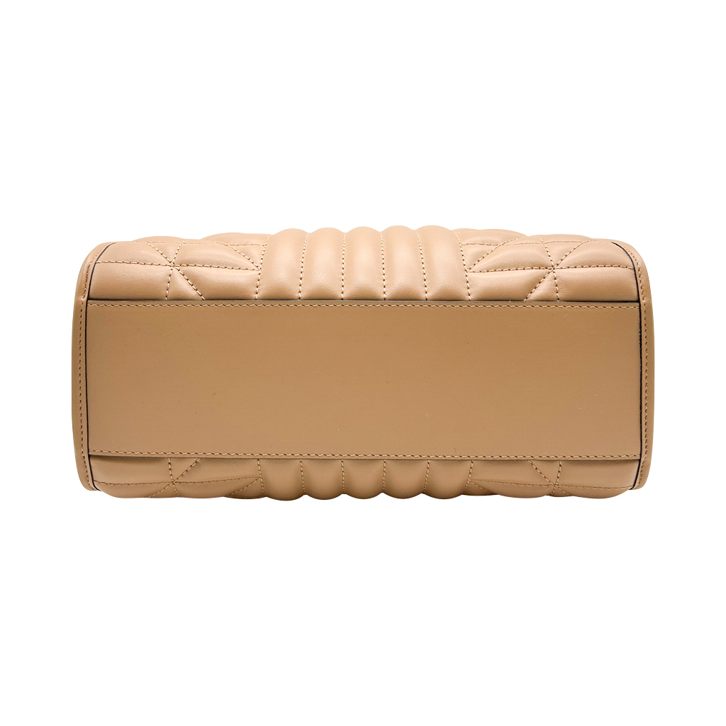 Gucci GG Marmont Shopping Bag in Beige Leather - detail view