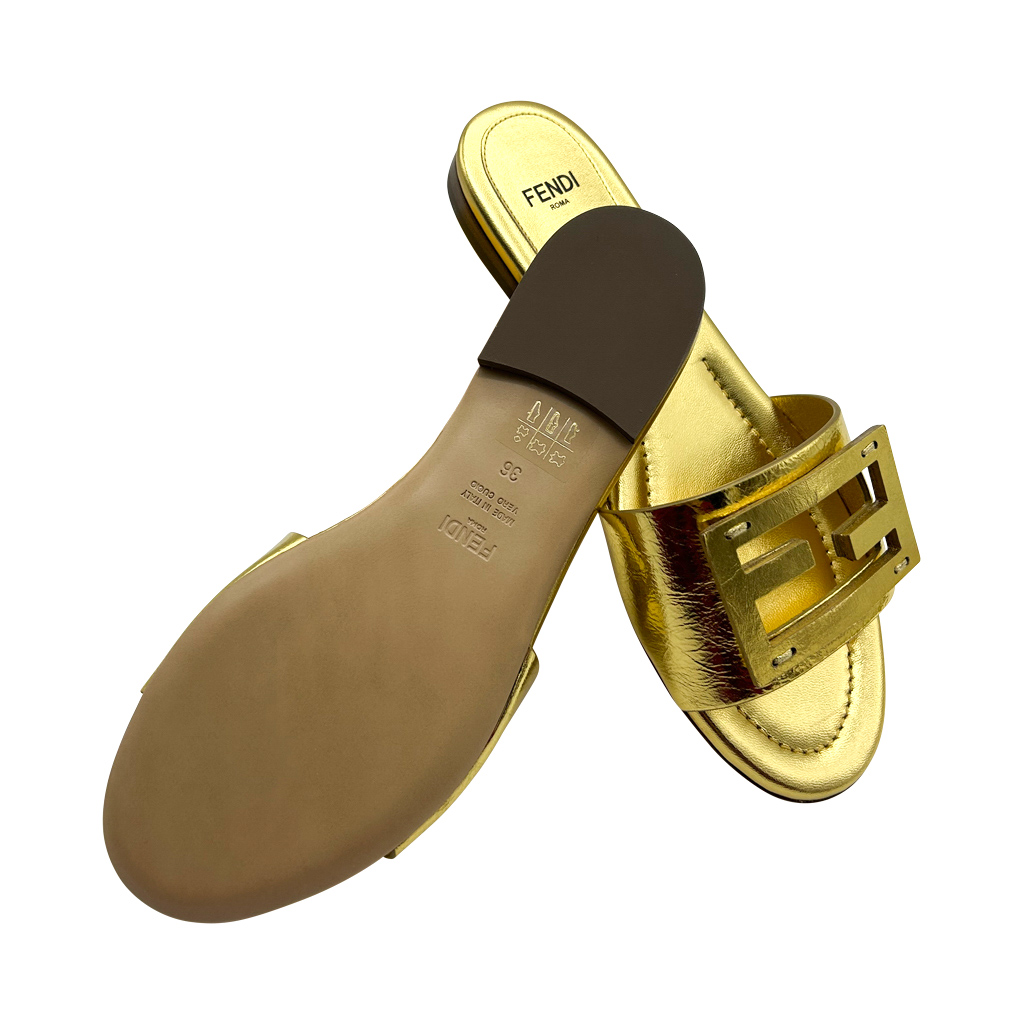 Sandales Fendi Baguette en cuir métallisé doré - vue détaillée