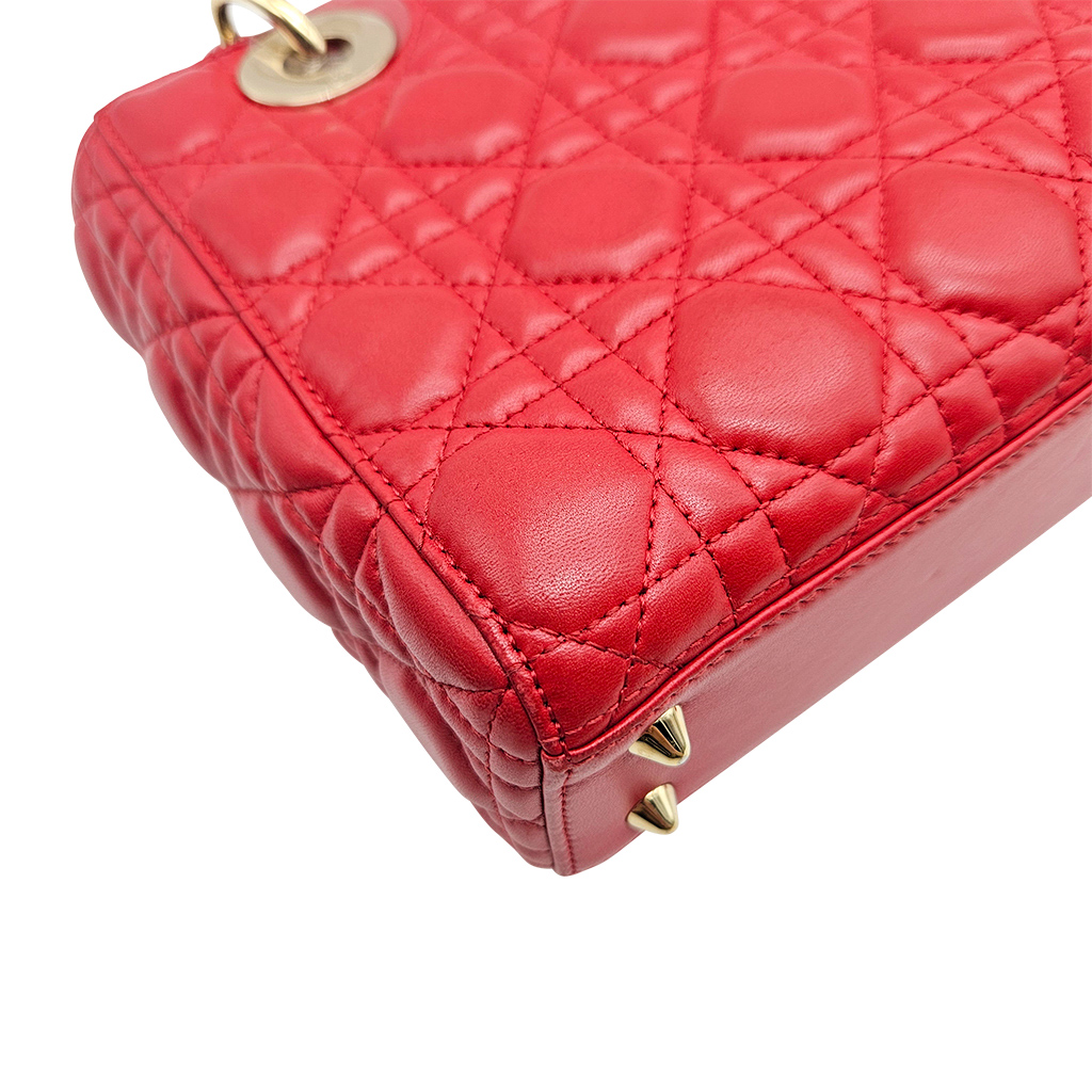 Petit sac en cuir rouge Lady Dior - vue détaillée