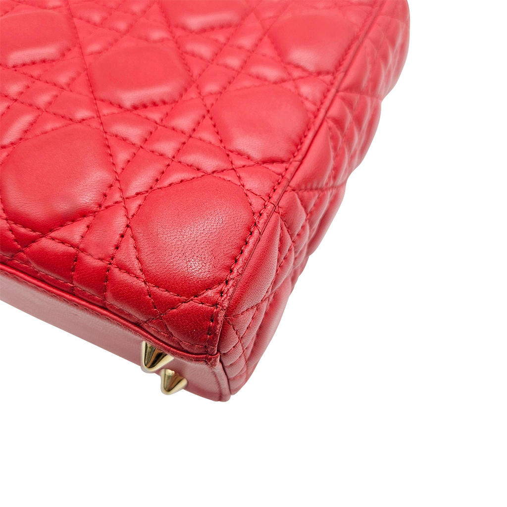 Petit sac en cuir rouge Lady Dior - vue détaillée