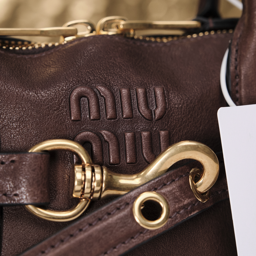 Sac Miu Miu Aventure medium en nappa marron bruyère - vue détaillée