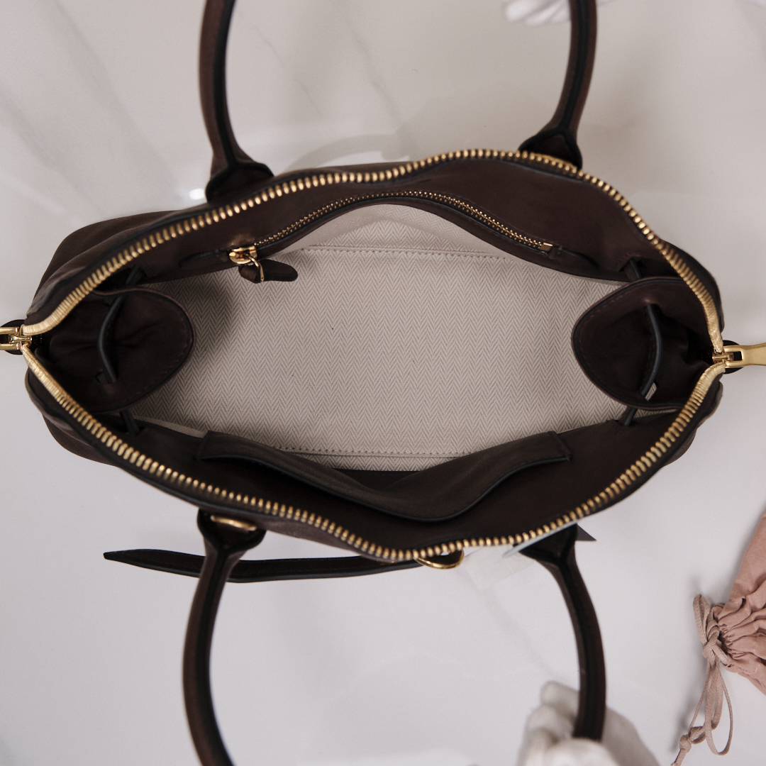 Sac Miu Miu Aventure medium en nappa marron bruyère - vue détaillée