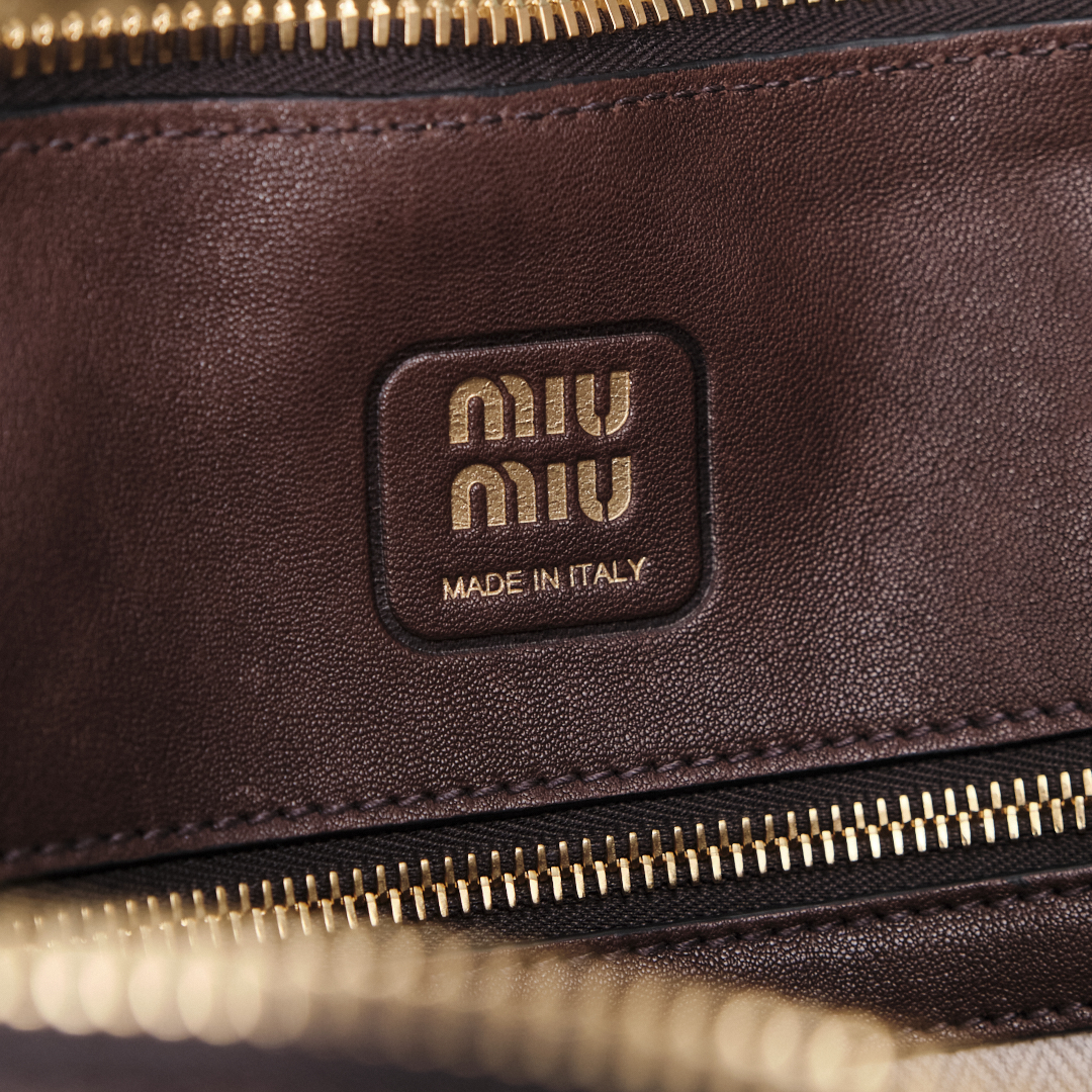 Sac Miu Miu Aventure medium en nappa marron bruyère - vue détaillée