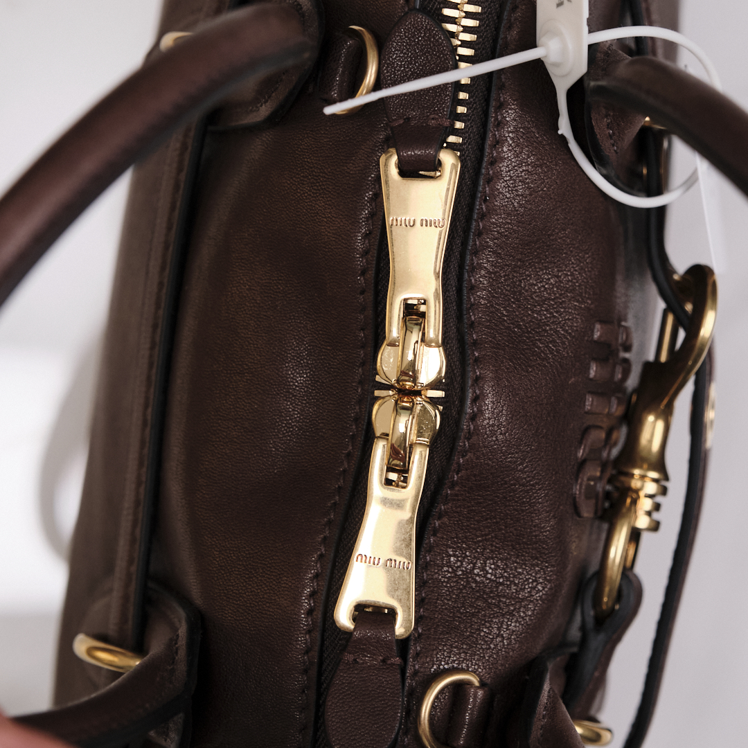 Sac Miu Miu Aventure medium en nappa marron bruyère - vue détaillée