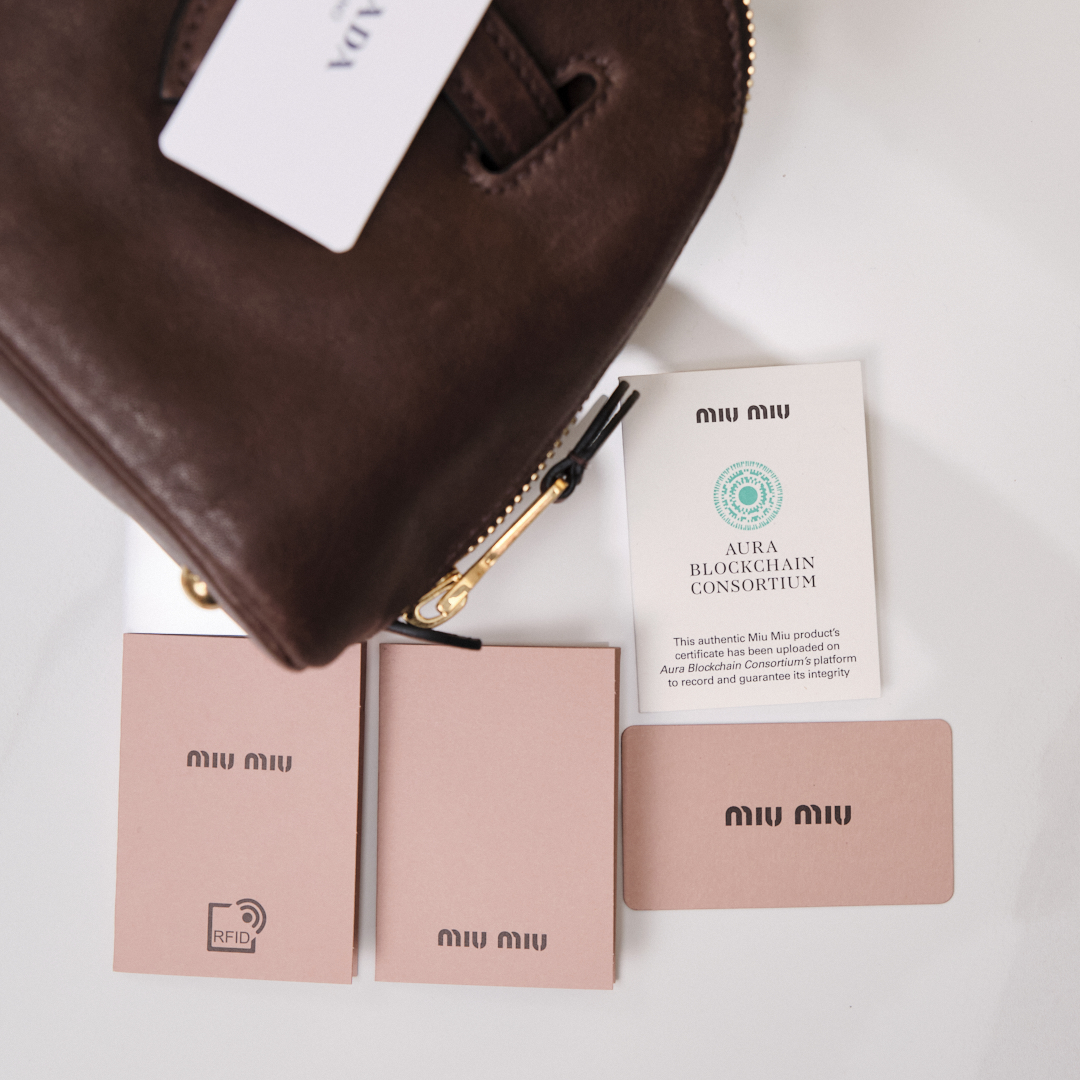 Sac Miu Miu Aventure medium en nappa marron bruyère - vue détaillée