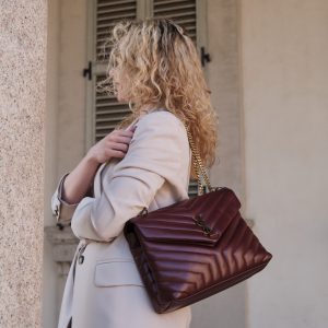 Borsa Saint Laurent LouLou media in pelle bordeaux - dettaglio