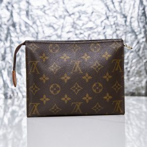 Louis Vuitton Trousse Toilette 19 - detail view